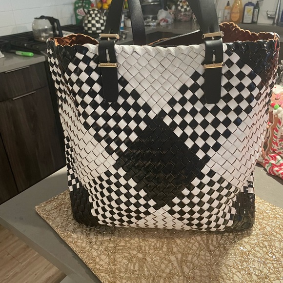 Gorgeous Furla Italian leather tote - Picture 6 of 11